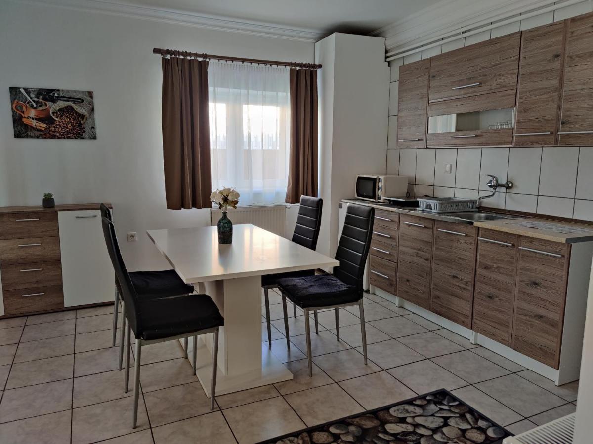 Katalin Apartmanhaz Miskolc Exteriör bild
