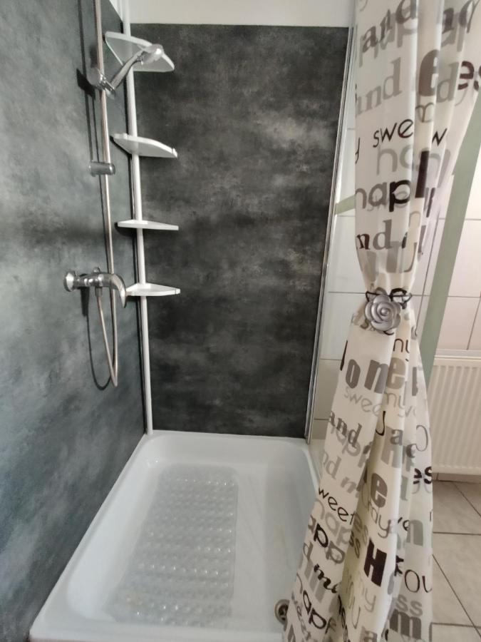 Katalin Apartmanhaz Miskolc Exteriör bild
