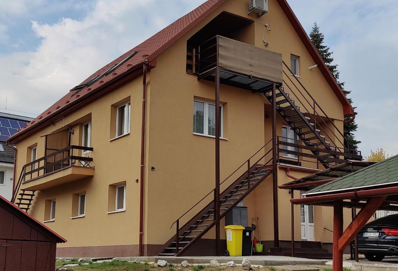 Katalin Apartmanhaz Miskolc Exteriör bild